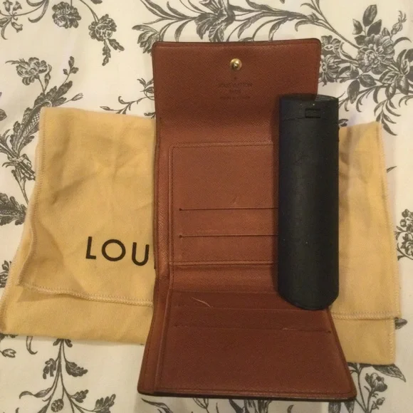 Louis Vuitton small trifold wallet - Picture 3 of 8